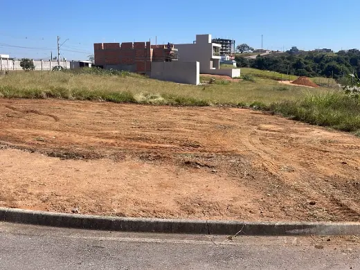 Mesmo terreno limpo e nivelado depois do serviço da VGA Terraplanagem